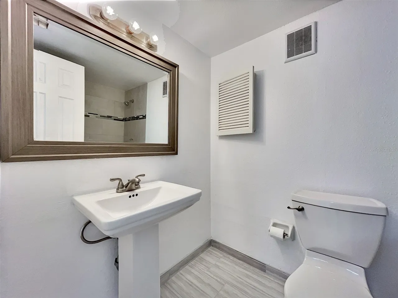 865 SKY LAKE CIRCLE D, Orlando, FL 32809