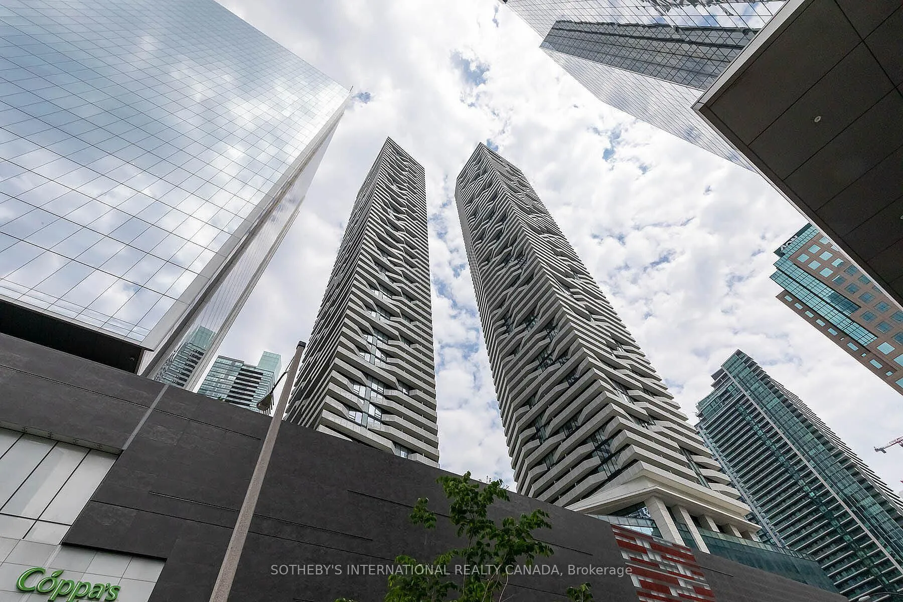100 Harbour Street 6003, Toronto, ON M5J 2T5