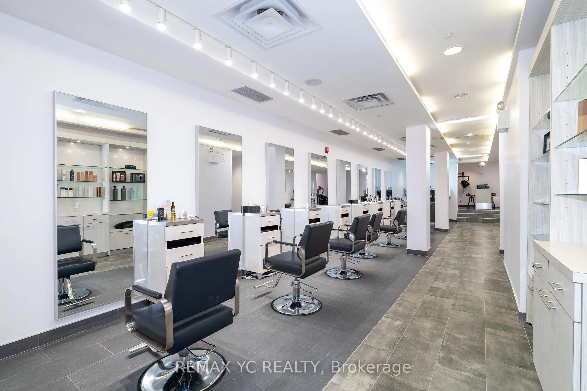 2409 Yonge Street, Toronto, ON M4P 2E7