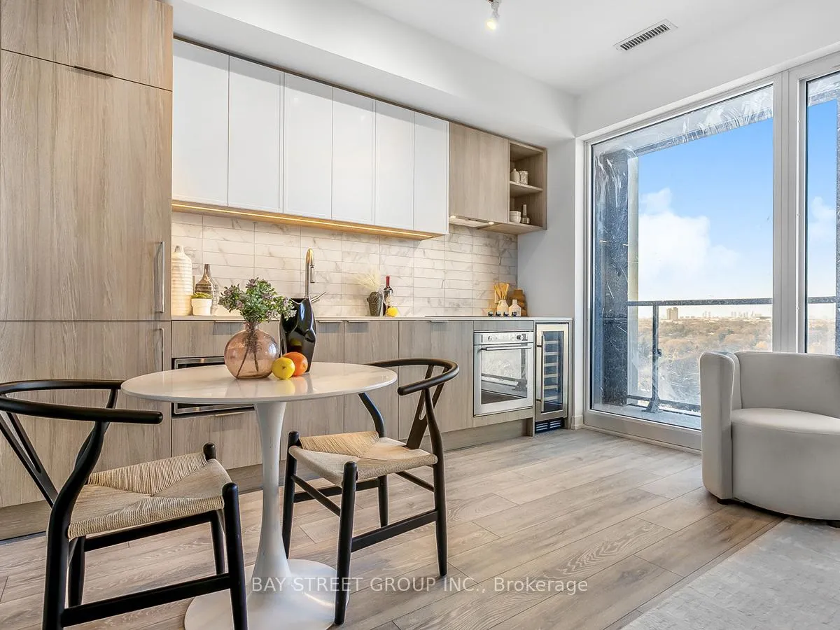 2020 Bathurst Street 1910, Toronto, ON M5P 0A6