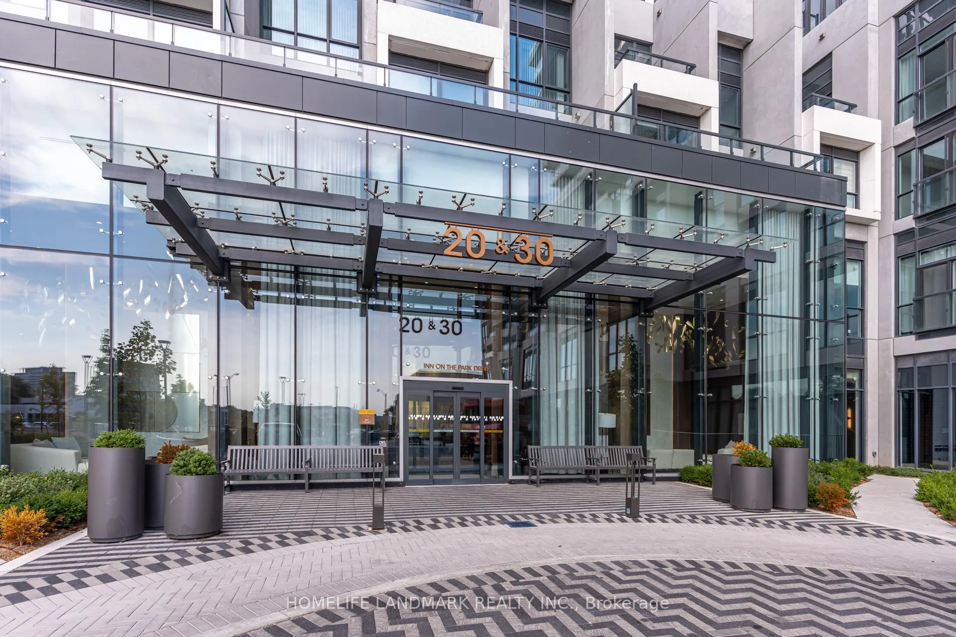 30 Inn On The Park Drive 512, Toronto, ON M3C 0P7