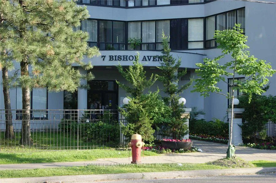7 Bishop Avenue 2213, Toronto, ON M2M 4J4