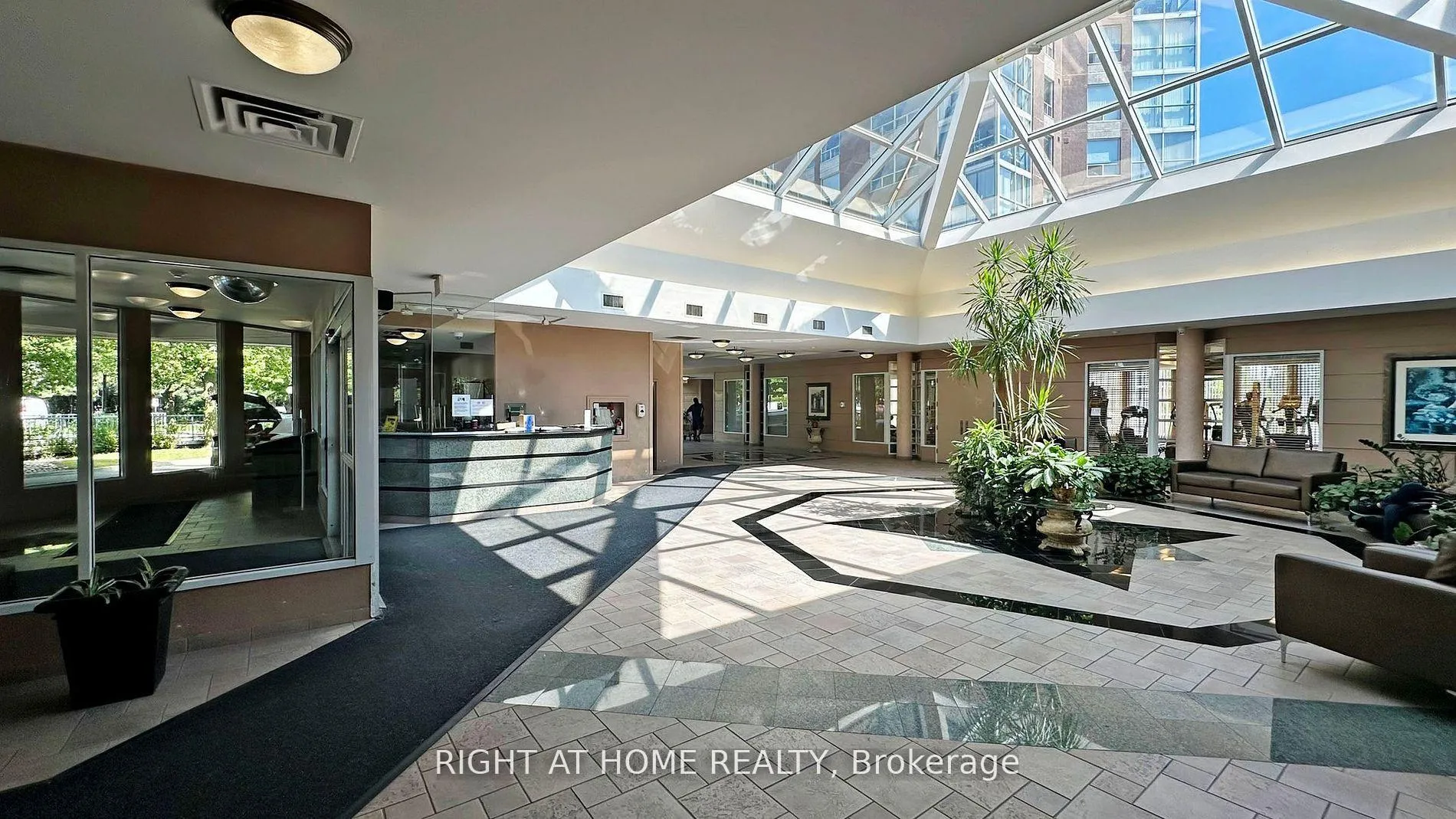 7 Concorde Place 1609, Toronto C13, ON M3C 3N4