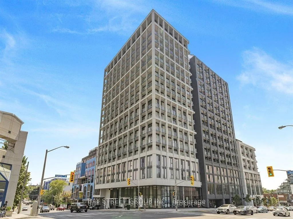 2020 Bathurst Street 821, Toronto C03, ON M5P 0A6