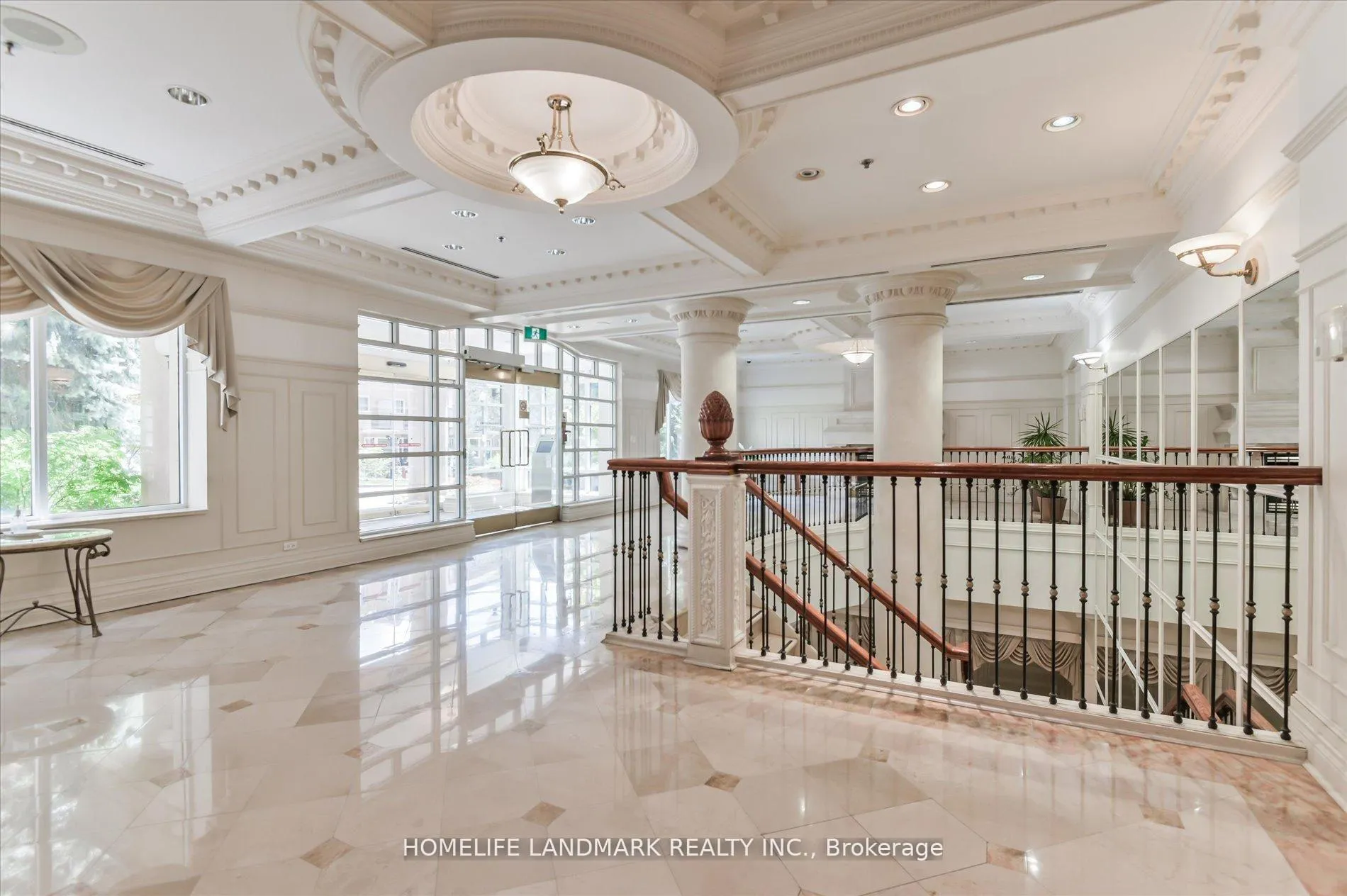 18 Sommerset Way 206, Toronto C14, ON M2N 6X5