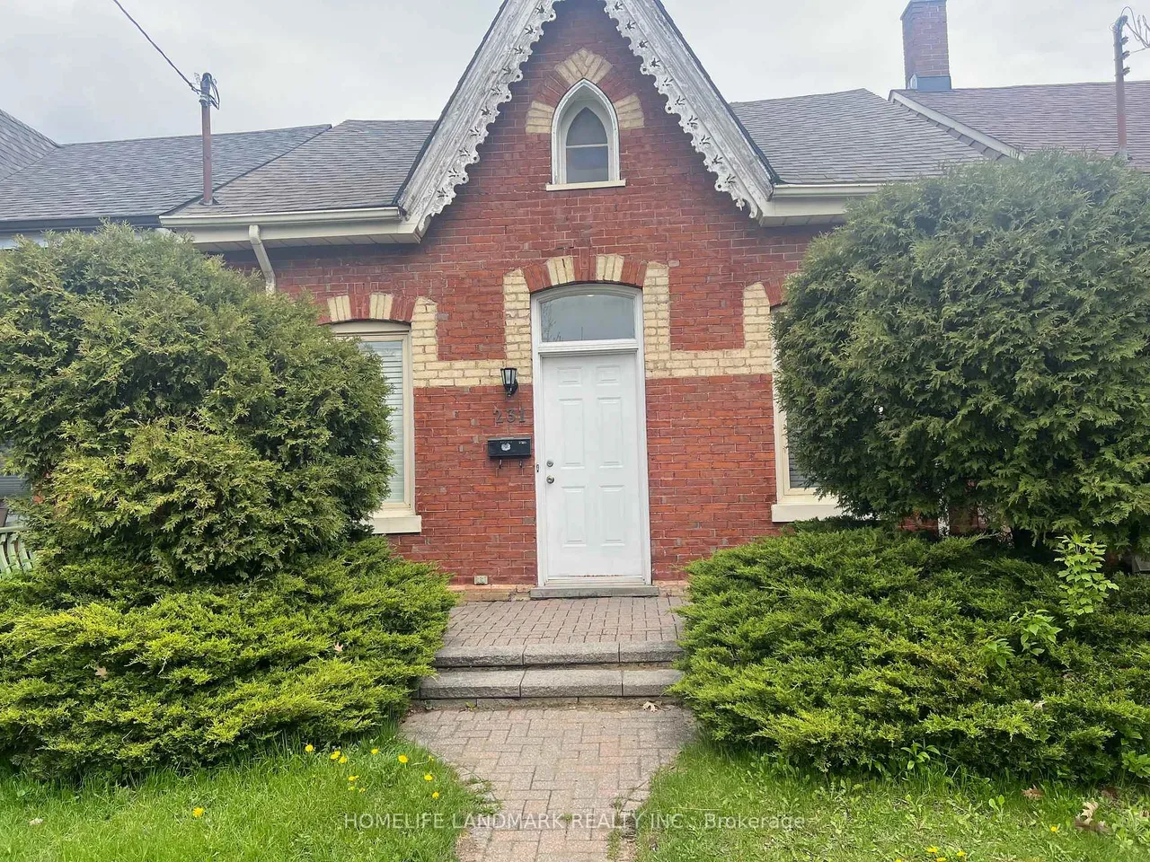 231 Clinton Street, Toronto C01, ON M6G 2Y4