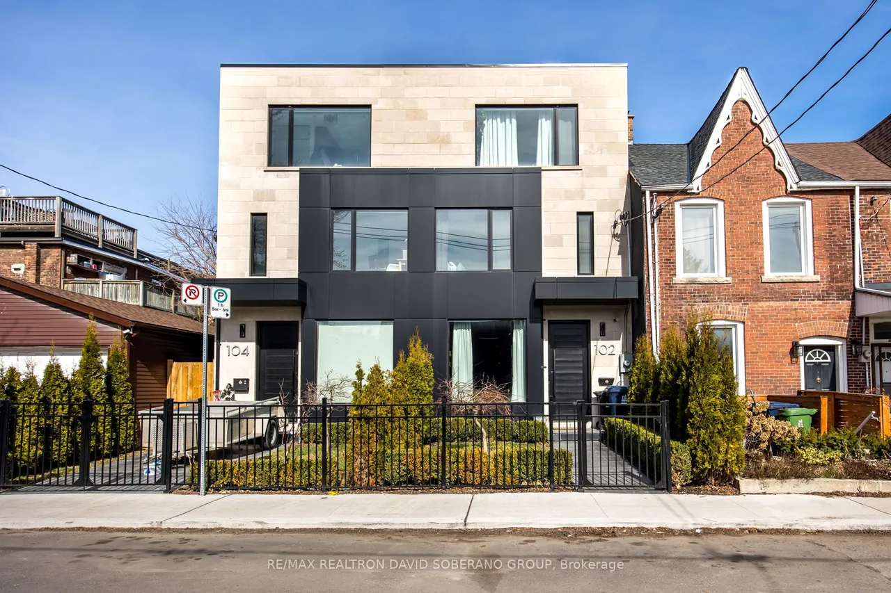 102 Ulster Street, Toronto C01, ON M5S 1G1