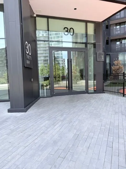 30 Tretti Way 418, Toronto, ON M3H 0E3