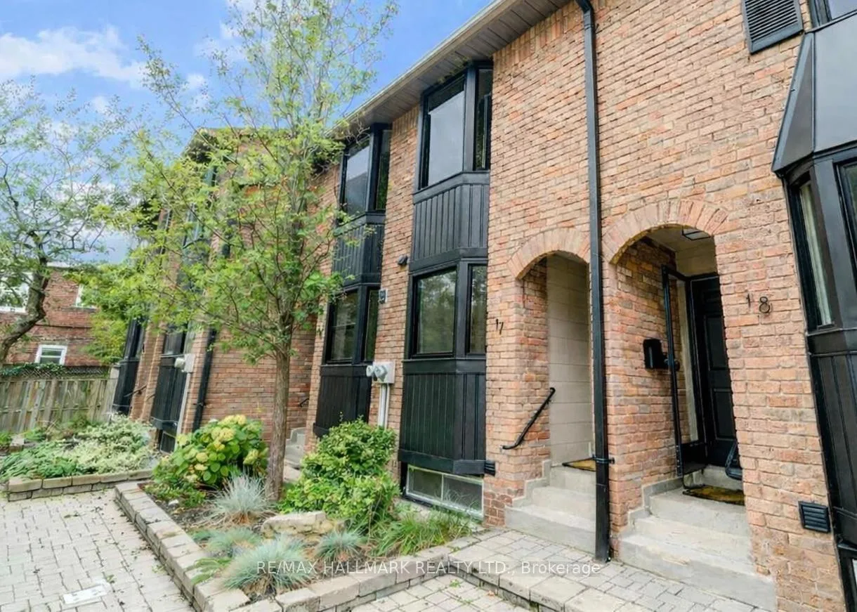 13 Kerr Road 17, Toronto, ON M4L 1K2