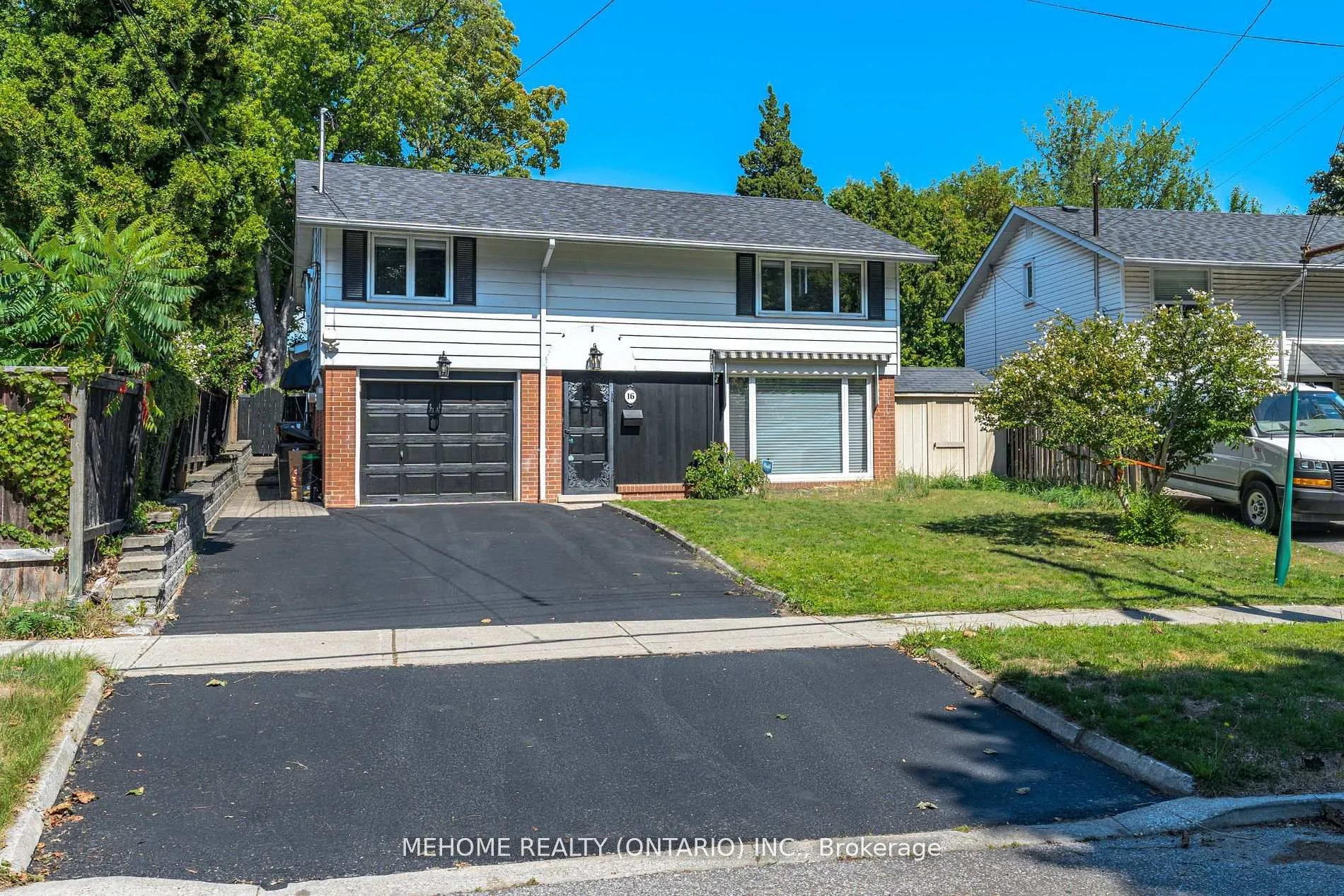 16 Abbottswood Road, Toronto, ON M1P 3P1