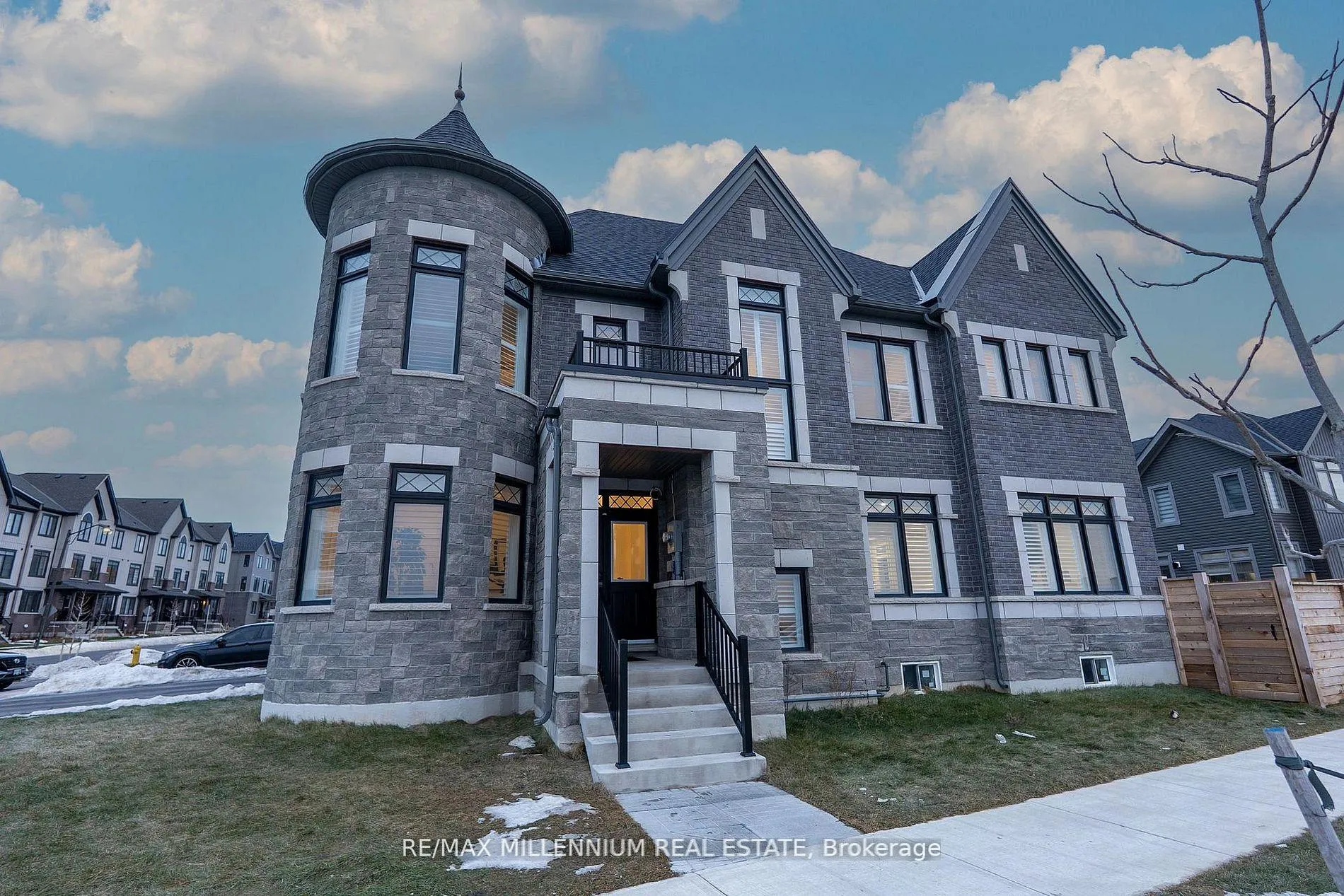 1011 Dyas Avenue, Oshawa, ON L1L 0V4