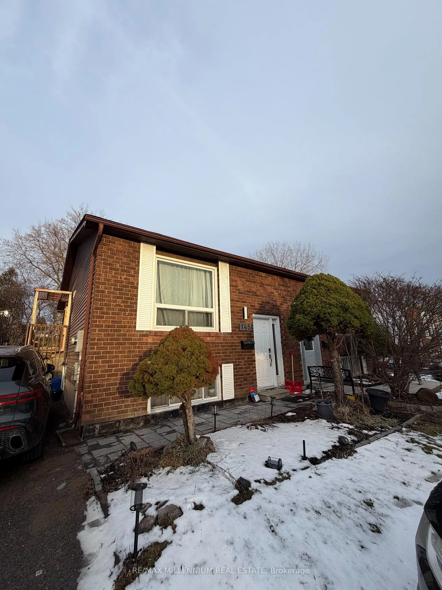 145 Londonderry Street, Oshawa, ON L1J 6Z2