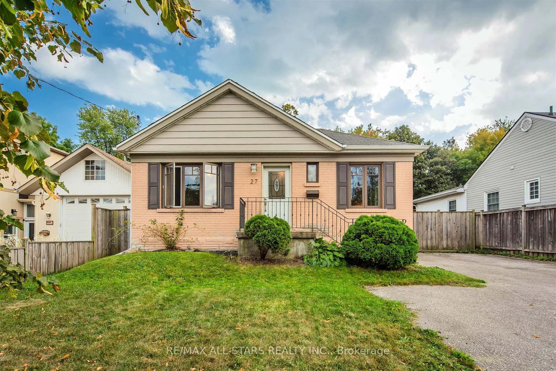 27 Martindale Road, Toronto E08, ON M1M 2B8
