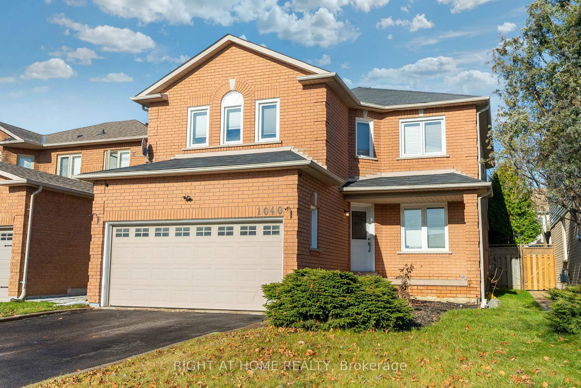 1040 Beaver Valley Crescent, Oshawa, ON L1J 8N2
