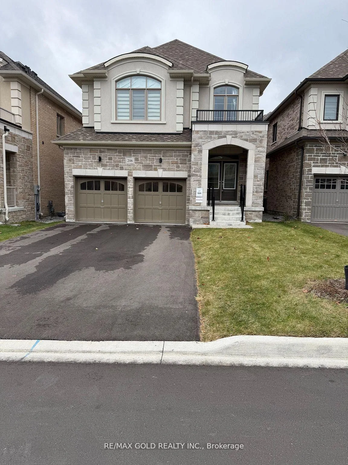 206 Ronald Guscott Street, Oshawa, ON L1K 3G3