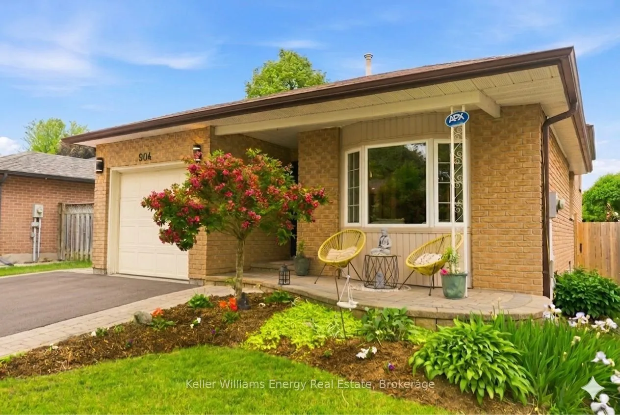 904 Southgate Drive, Oshawa, ON L1H 7Z9
