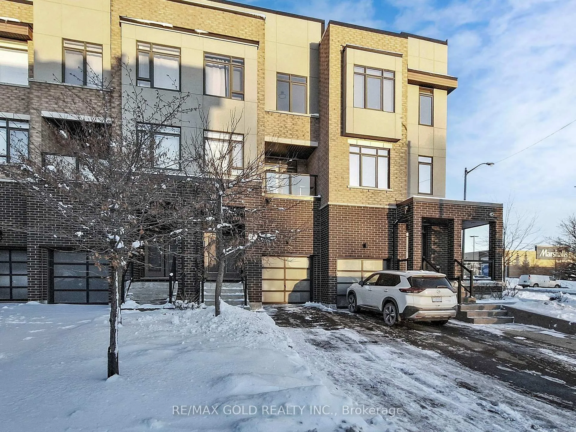 3 Glenngarry Crescent, Vaughan, ON L6A 4Z4