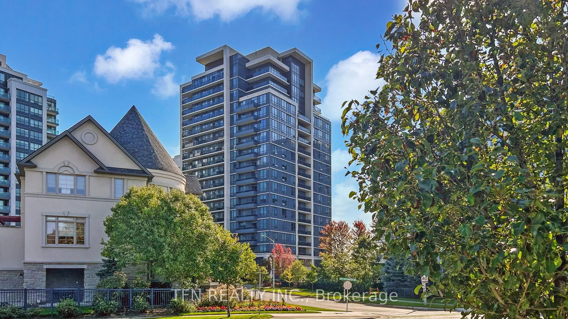 75 North Park Road S 307, Vaughan, ON L4J 0H8