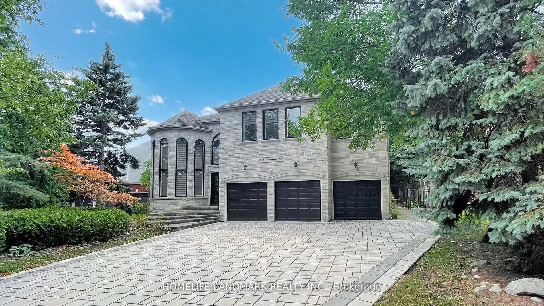 16 Crescentview Road, Richmond Hill, ON L4B 2Z1
