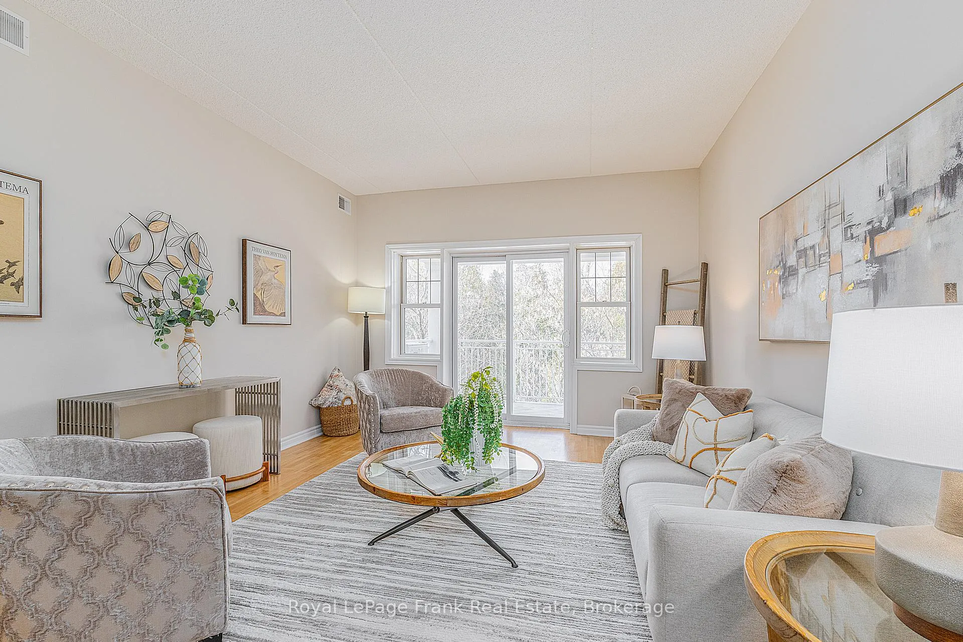 220 Main Street N 207, Uxbridge, ON L9P 0B6