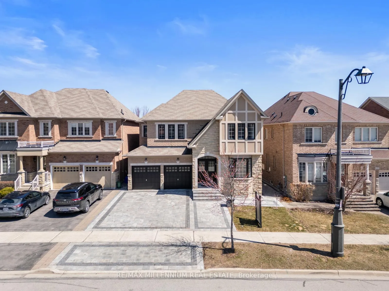 433 Mavrinac Boulevard, Aurora, ON L4G 0J8