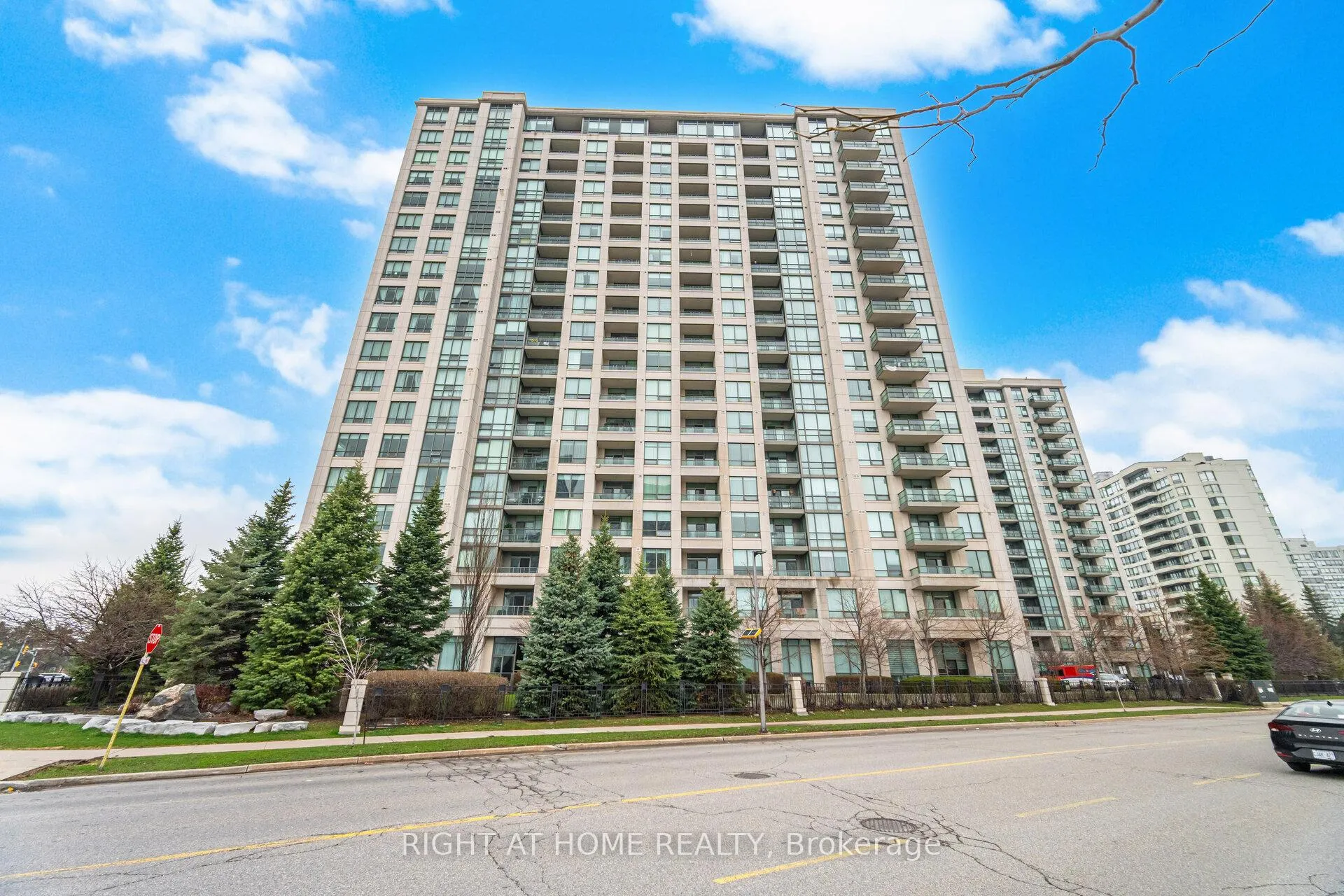 88 Promenade Circle 1010, Vaughan, ON L4J 9A4