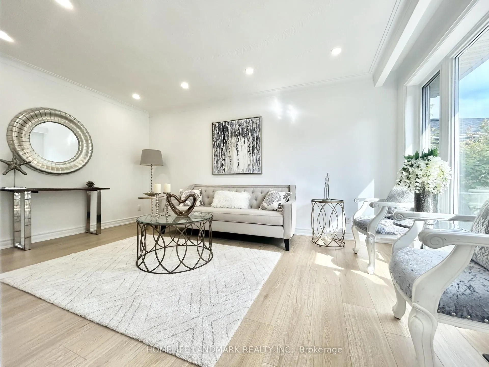 323 Elmwood Avenue, Richmond Hill, ON L4C 1L7