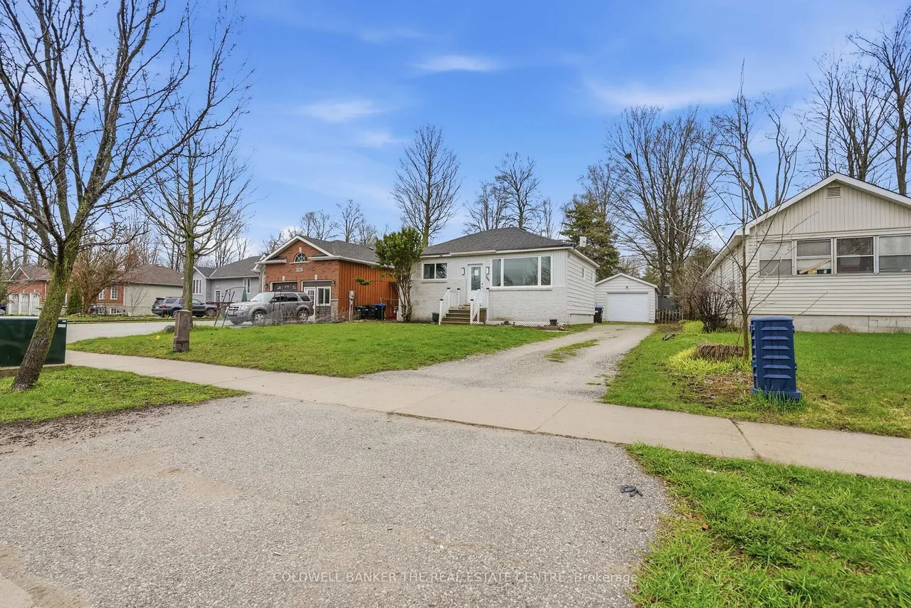 749 Innisfil Beach Road, Innisfil, ON L9S 4E4