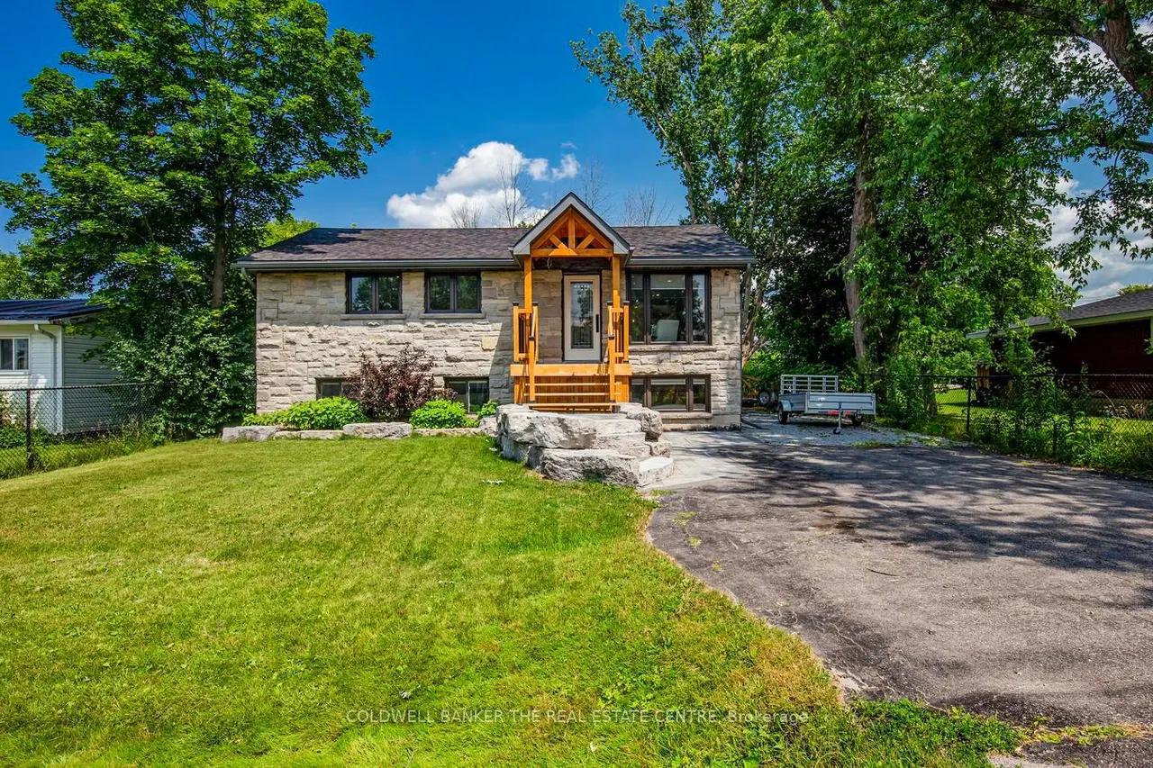 15 Blue Jay Boulevard, Georgina, ON L0E 1N0