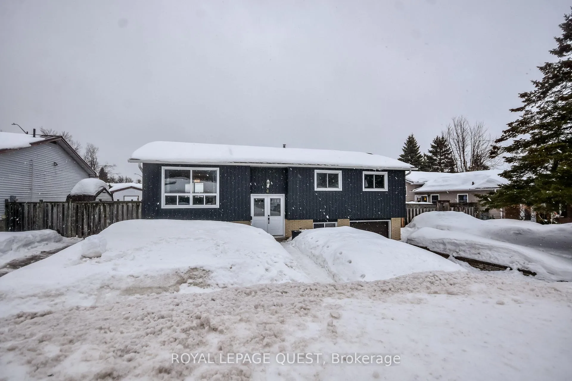 4 Andrea Crescent, Orillia, ON L3V 6W5