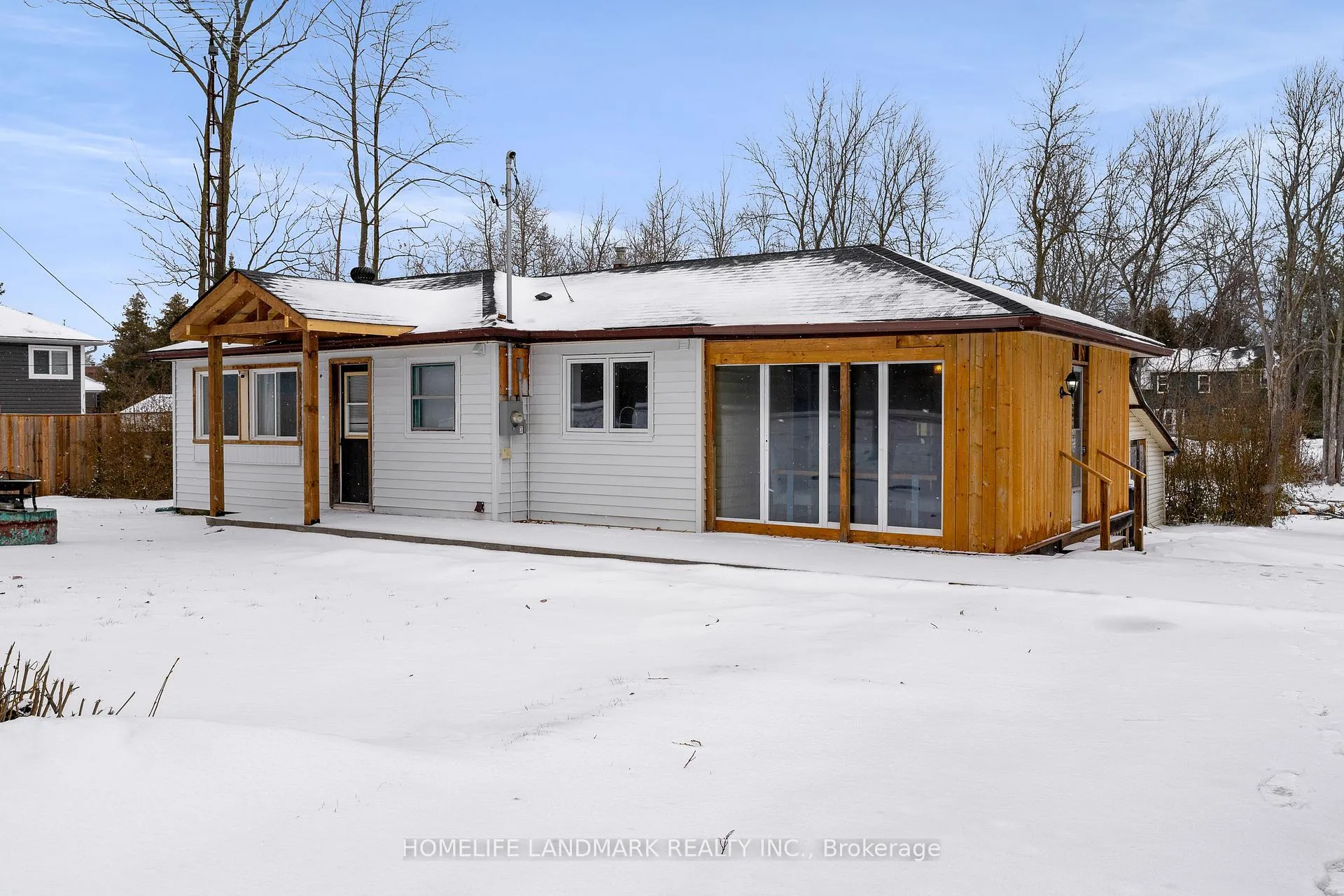 8892 Beachwood Road, Wasaga Beach, ON L9Z 2Y5