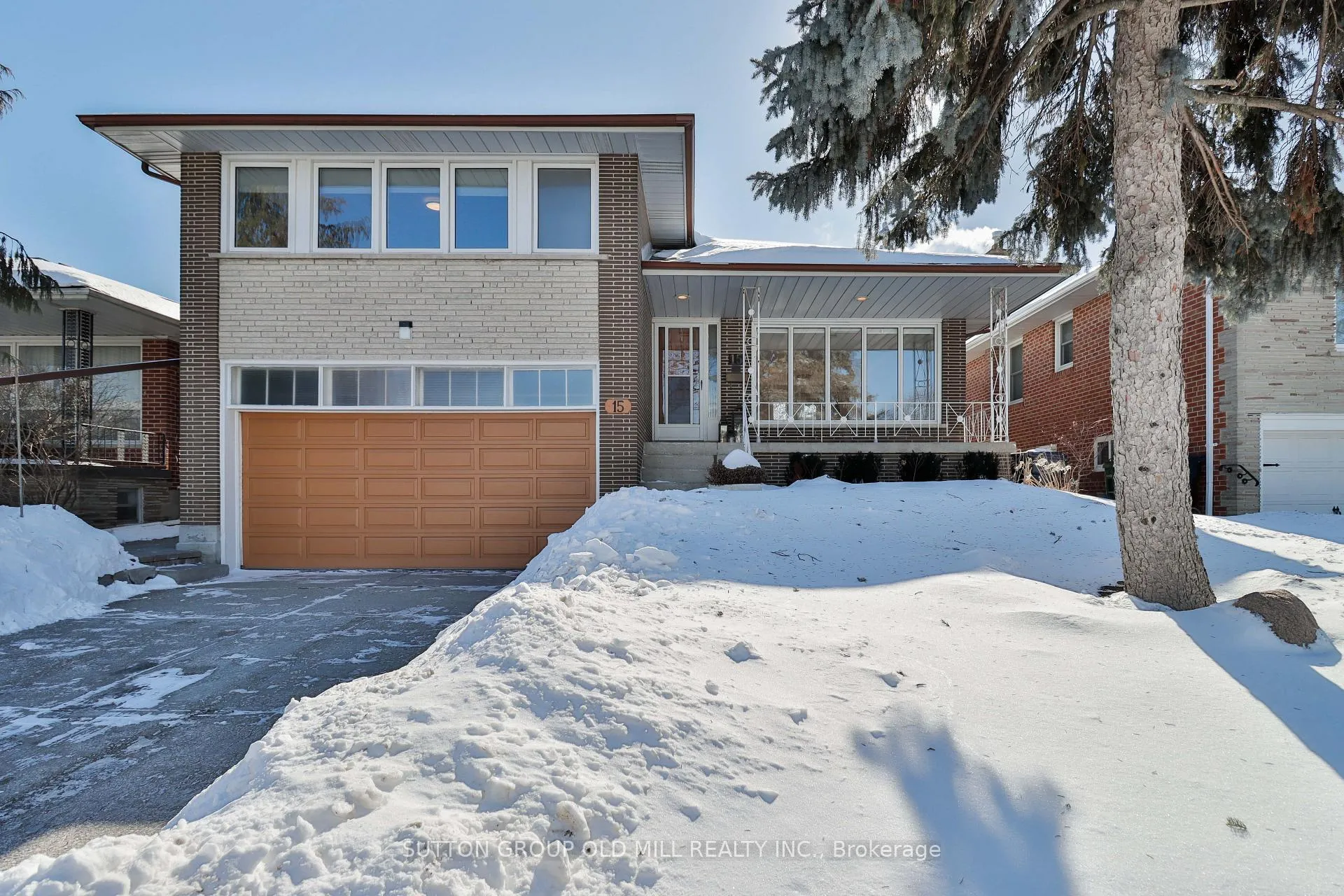 15 Manorhampton Drive, Toronto, ON M9P 1E1