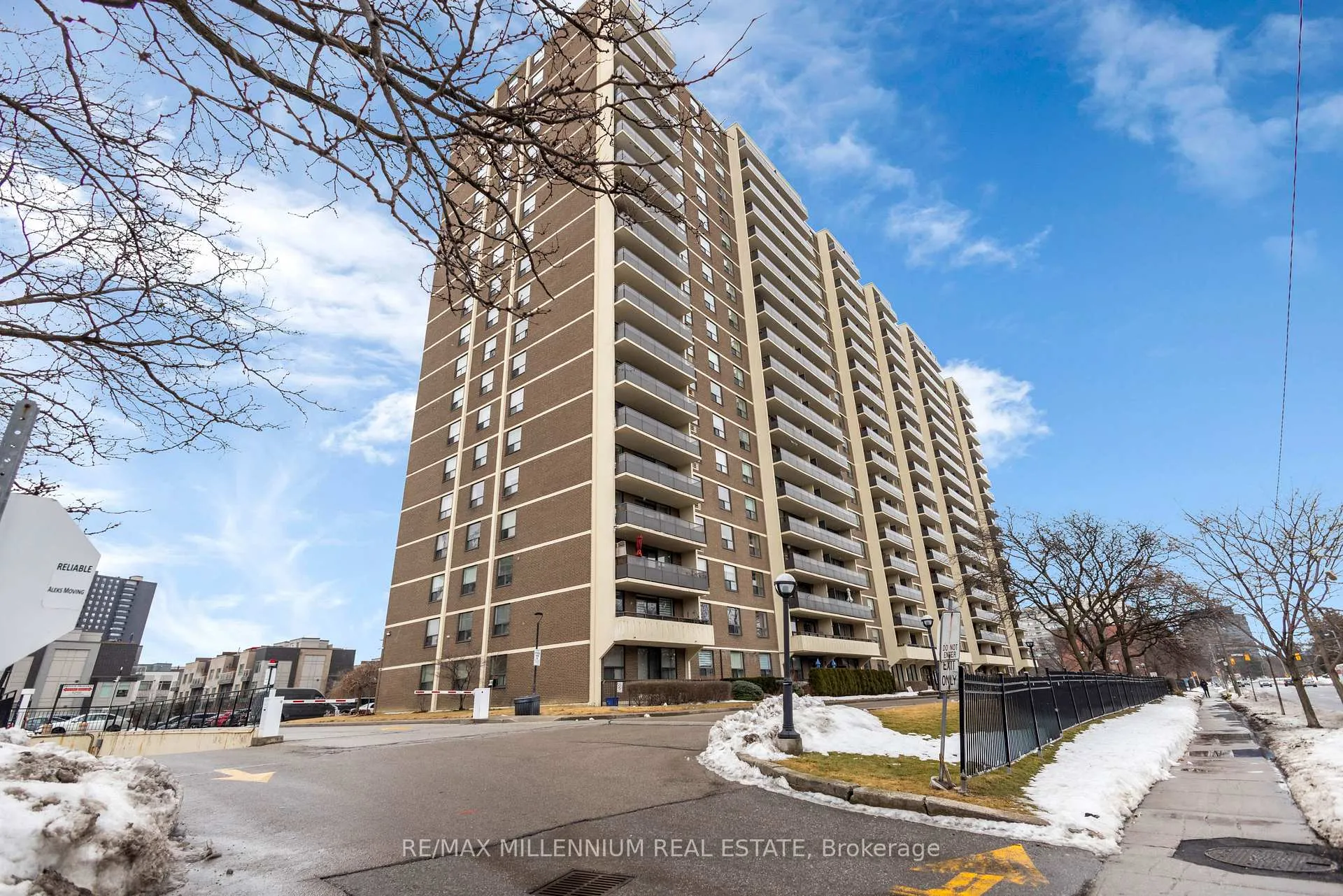 511 The West Mall Drive W 1108, Toronto, ON M9C 1G5