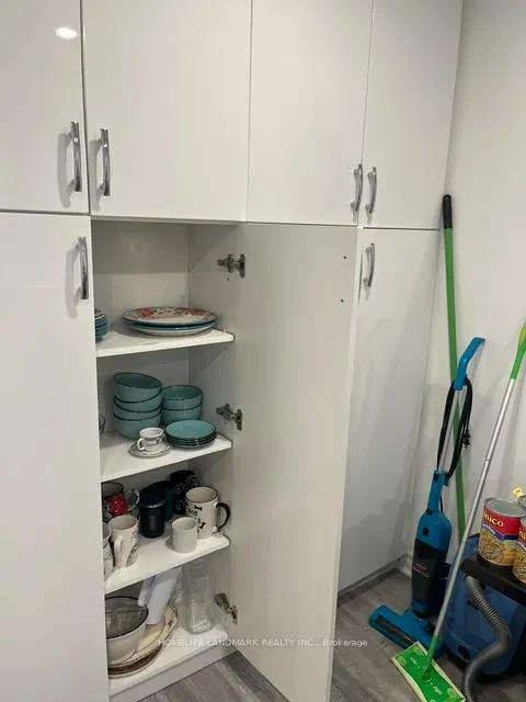 812 Burnhamthorpe Road W 1409, Toronto, ON M9C 4W1