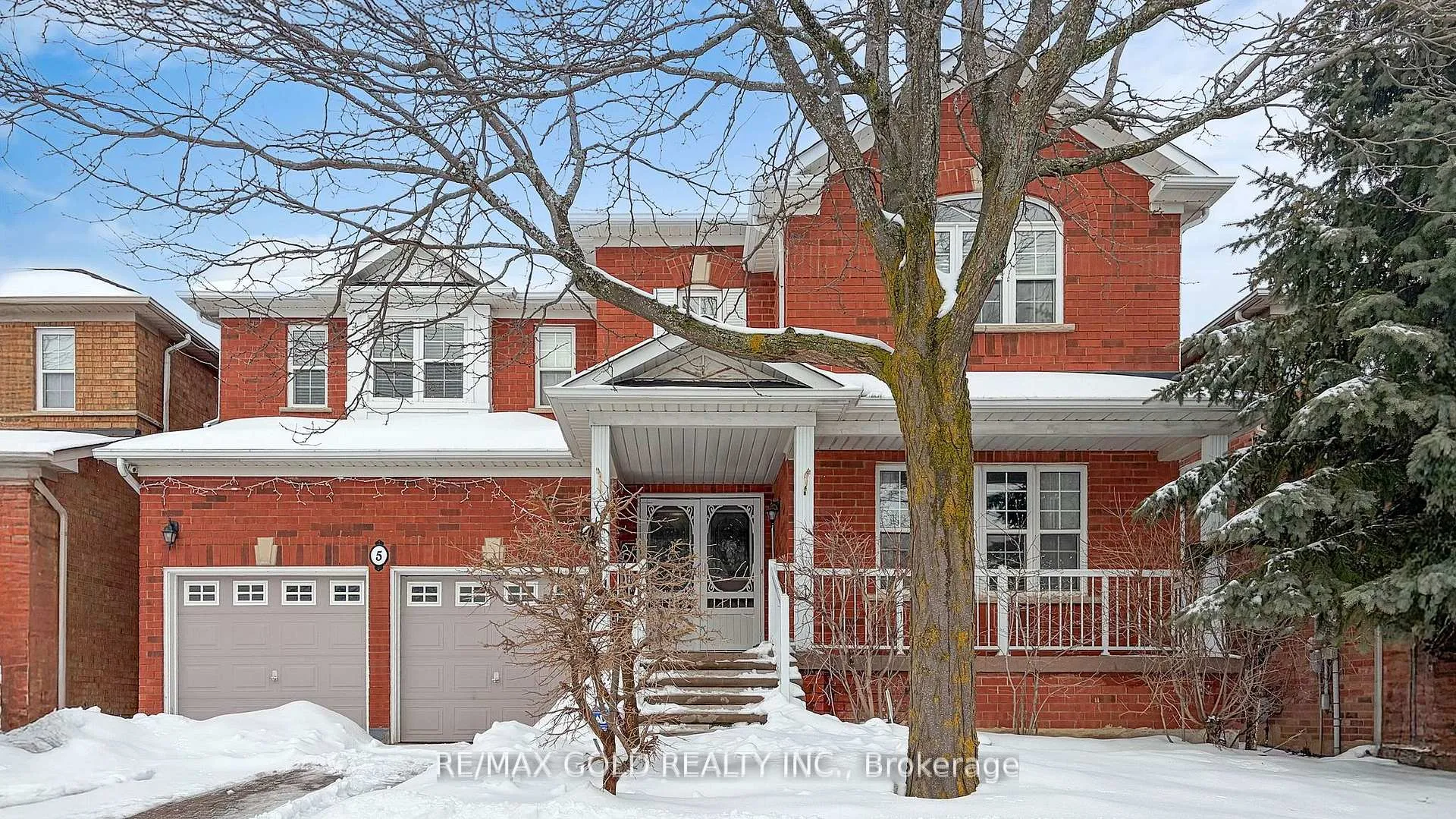 5 Sir David Place, Brampton, ON L7A 2E4