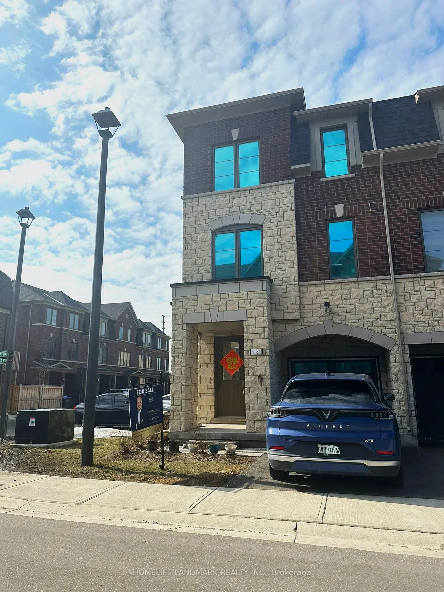 18 Lavinia Road, Brampton, ON L6P 4N8