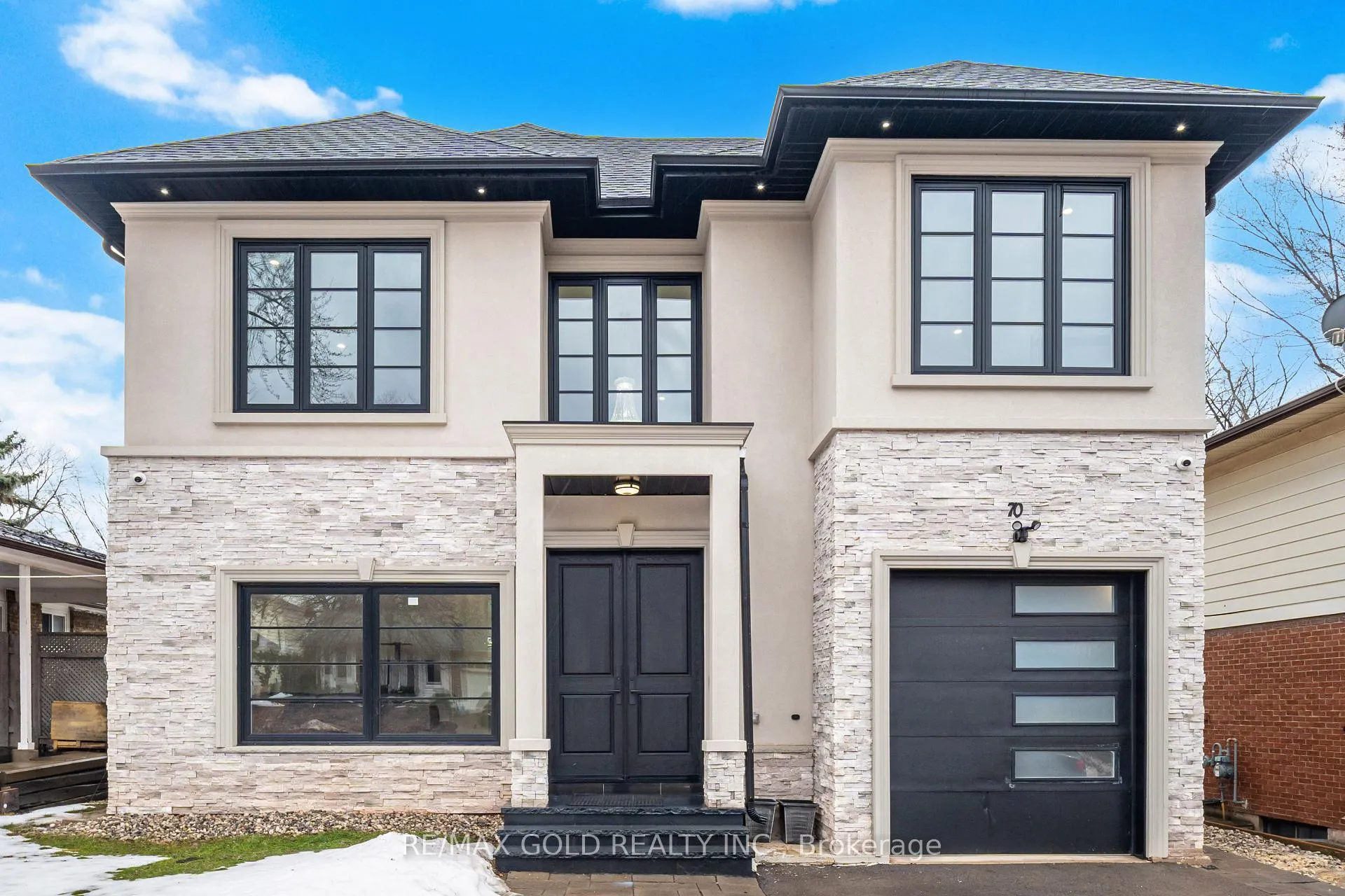 70 Mccraney Street W, Oakville, ON L6H 1H4
