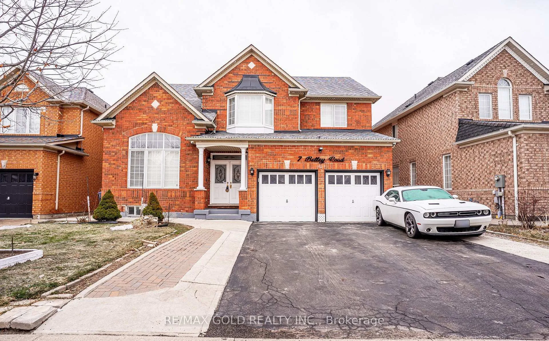 7 Bettey Road, Brampton, ON L6P 1S9
