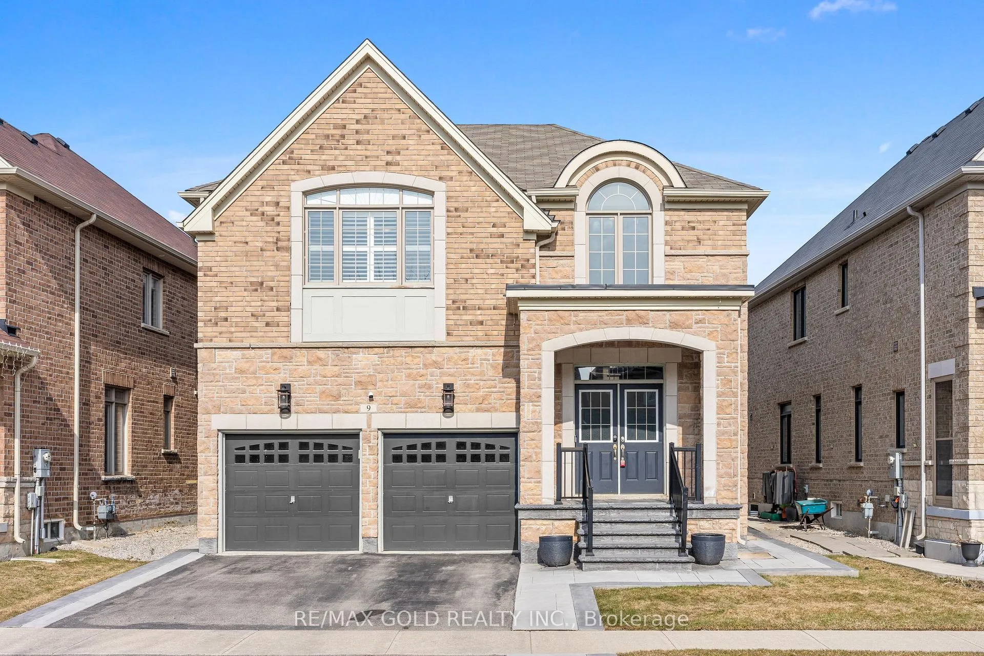 9 Fringetree Road, Brampton, ON L6R 0B6