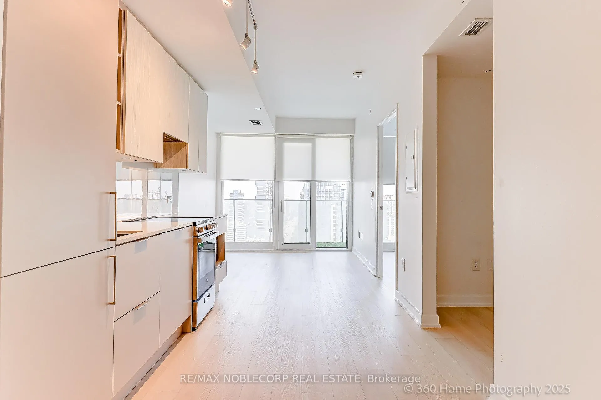 3900 Confederation Parkway 2912, Mississauga, ON L5B 0M3