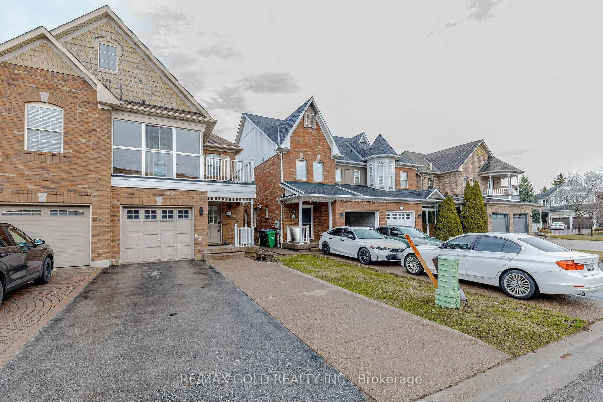 1105 Meadowgrove Court, Mississauga, ON L5W 1J2