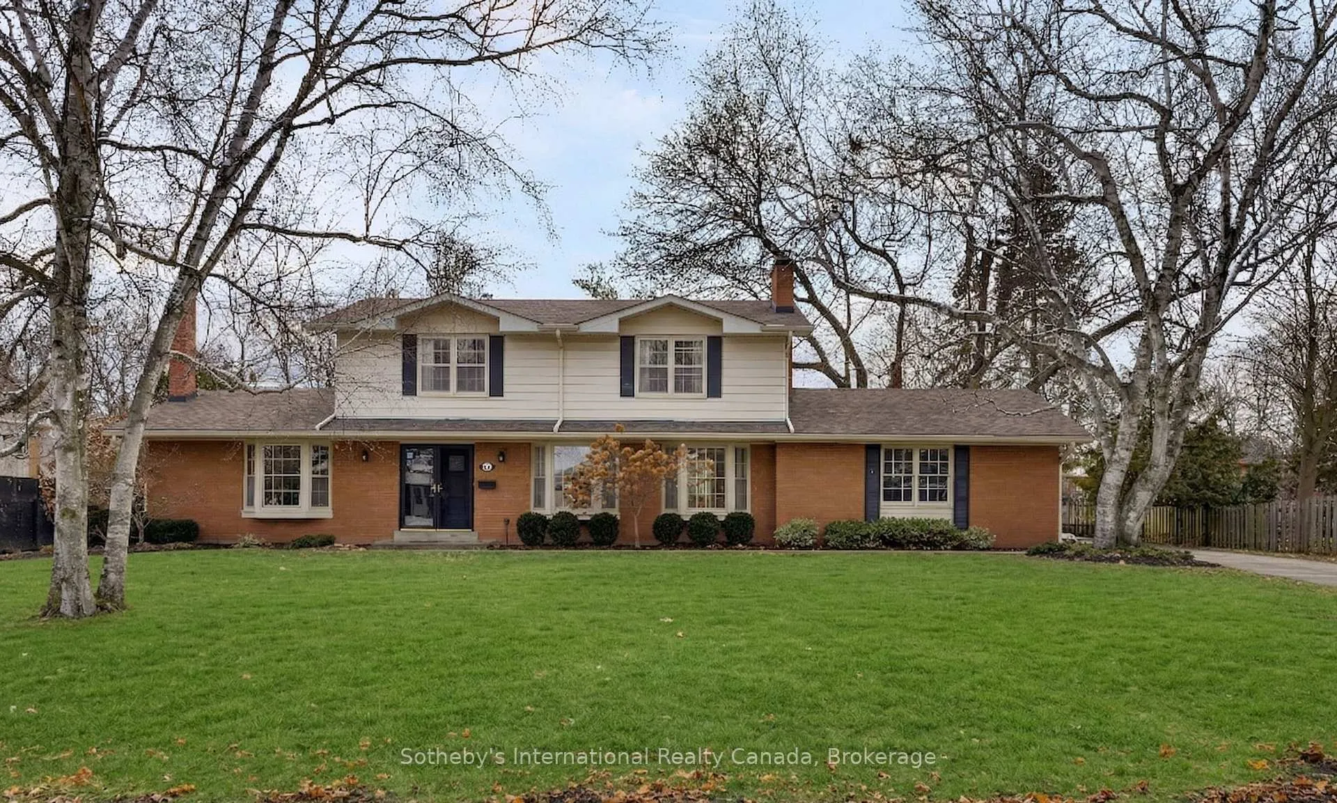 174 Claxton Drive, Oakville, ON L6J 4N9