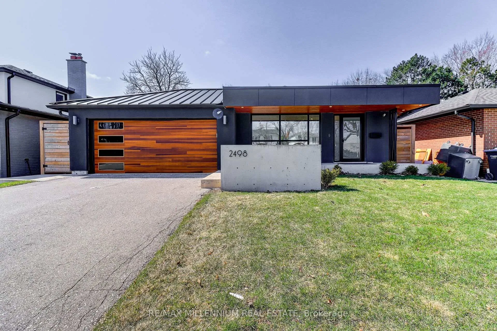 2498 Frankfield Road, Mississauga, ON L5K 2A6