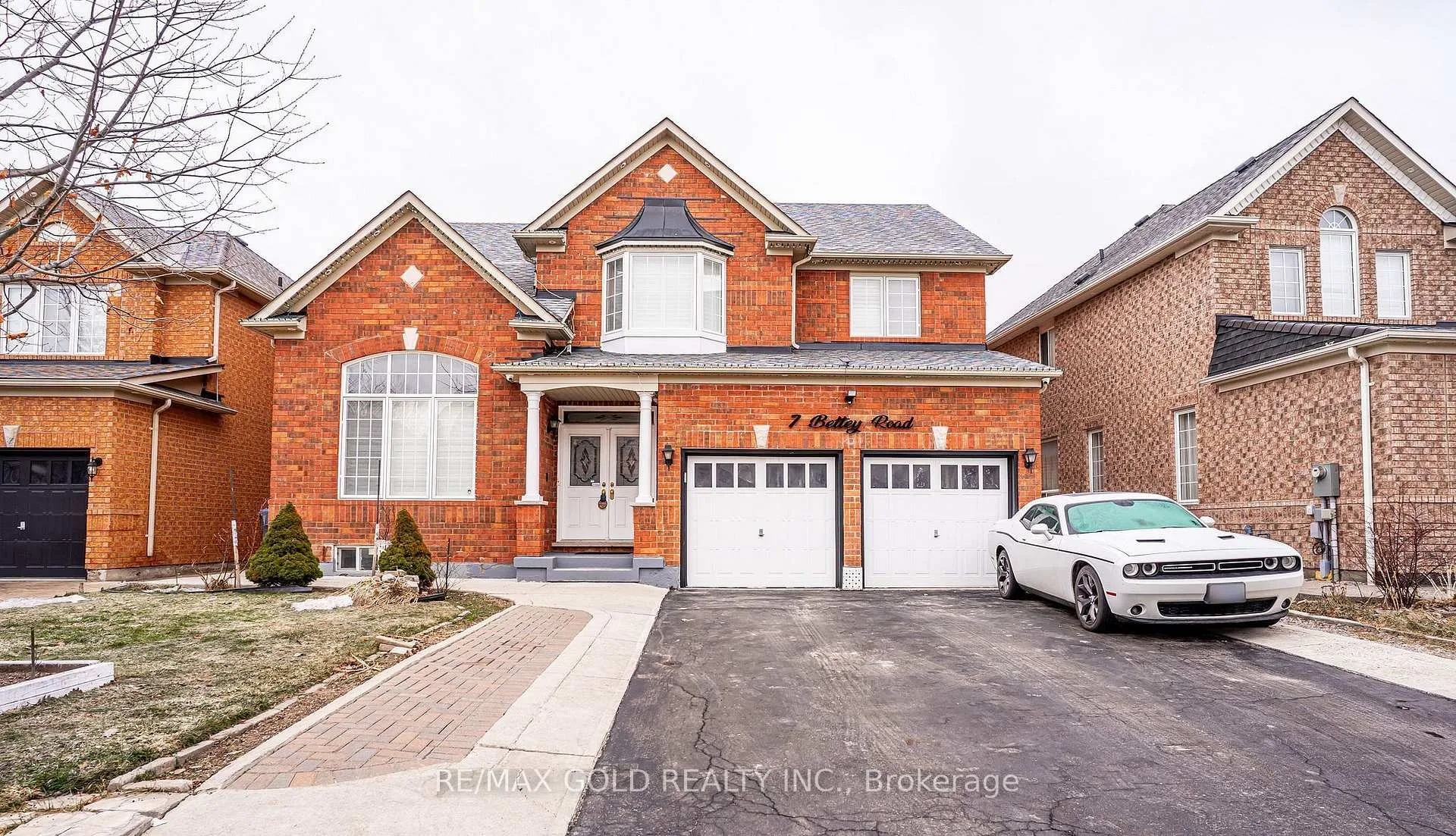 7 Bettey Road, Brampton, ON L6P 1S9