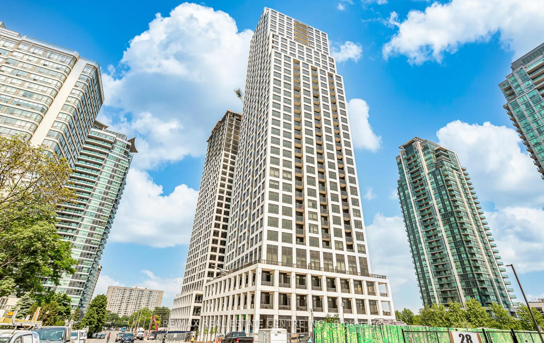 36 Elm Drive W 1610, Mississauga, ON L5B 1L9