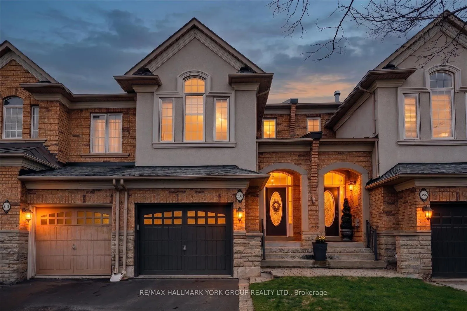 202 Duskywing Way, Oakville, ON L6L 6X4