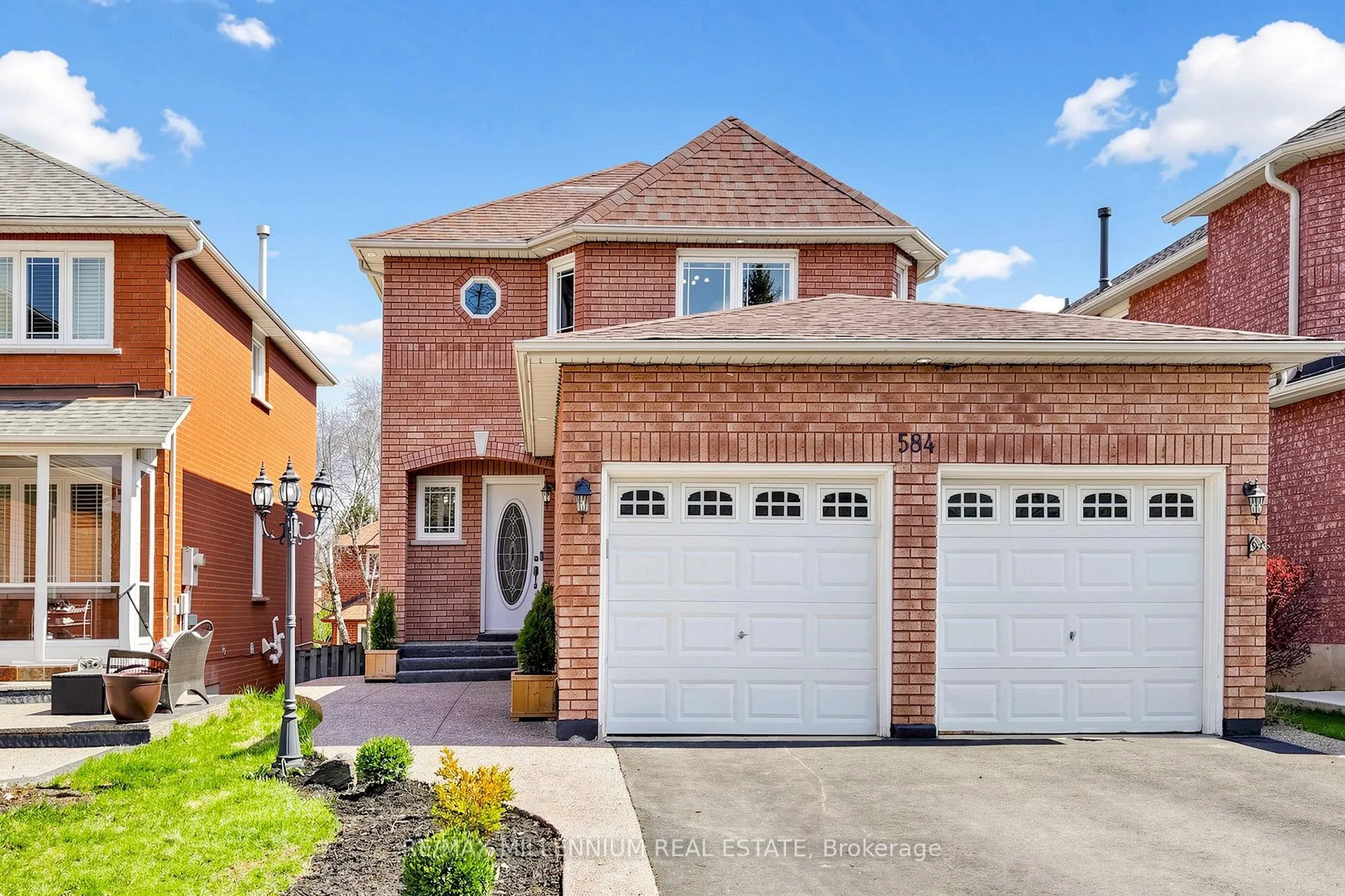 584 Four Winds Way, Mississauga, ON L5R 3M4