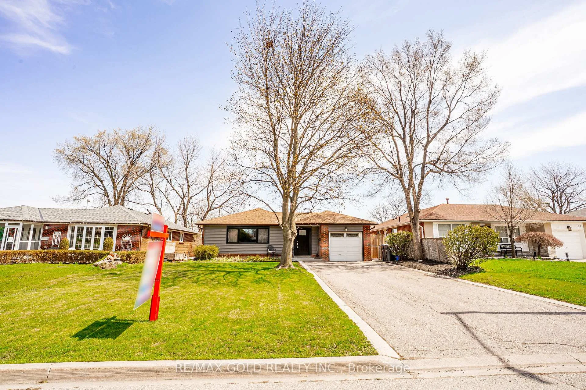 23 Dunster Crescent, Brampton, ON L6T 3J8