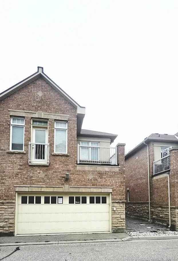 2032 Lakeshore Road W, Mississauga, ON L5J 1J8