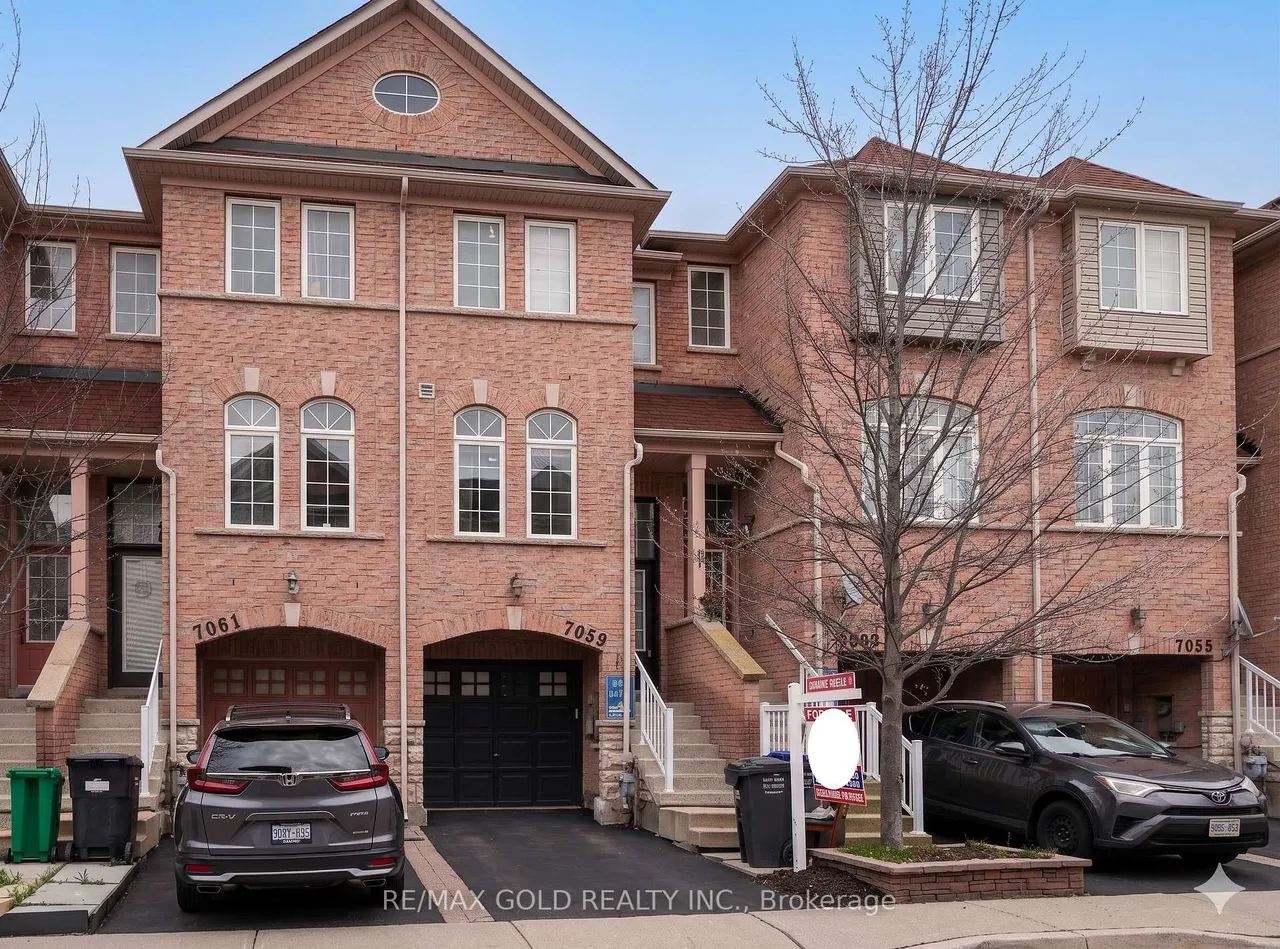 7059 Fairmeadow Crescent, Mississauga, ON L5N 8R6